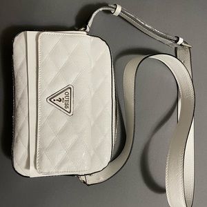 GUESS: white purse